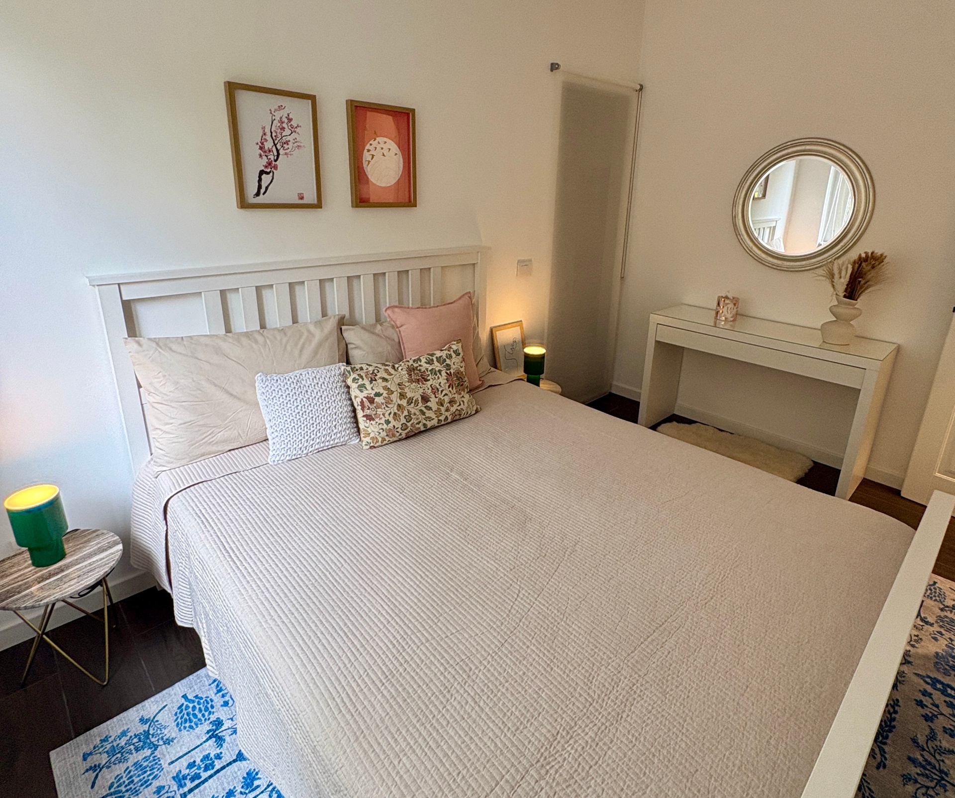 Főháló sminkasztallal