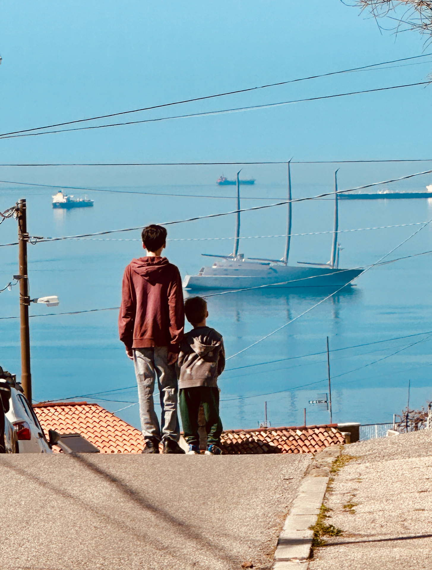 Az utcánk végében horgonyzik a világ legnagyobb vitorlása a The "A"